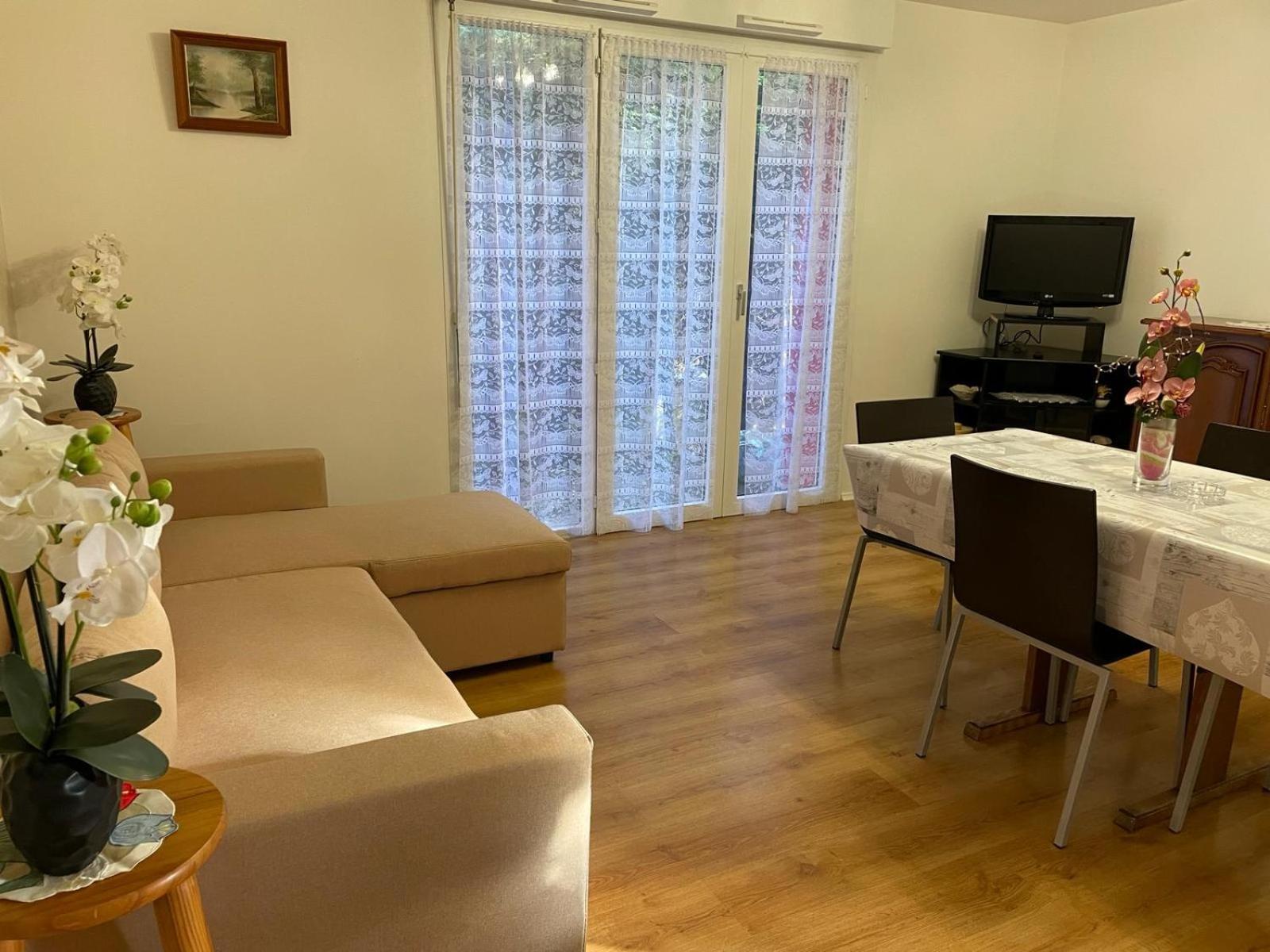 Apartamento F3 Cosy A Cergy A 10 Minutes De La Gare Cergy Prefecture Et Proche Essec Exterior foto