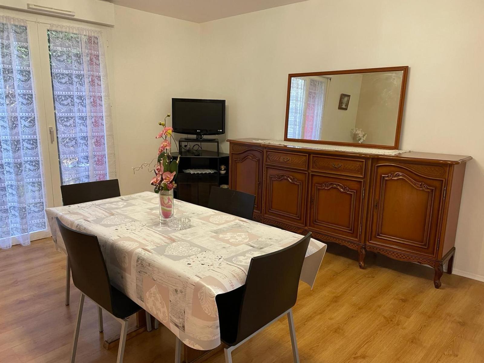 Apartamento F3 Cosy A Cergy A 10 Minutes De La Gare Cergy Prefecture Et Proche Essec Exterior foto